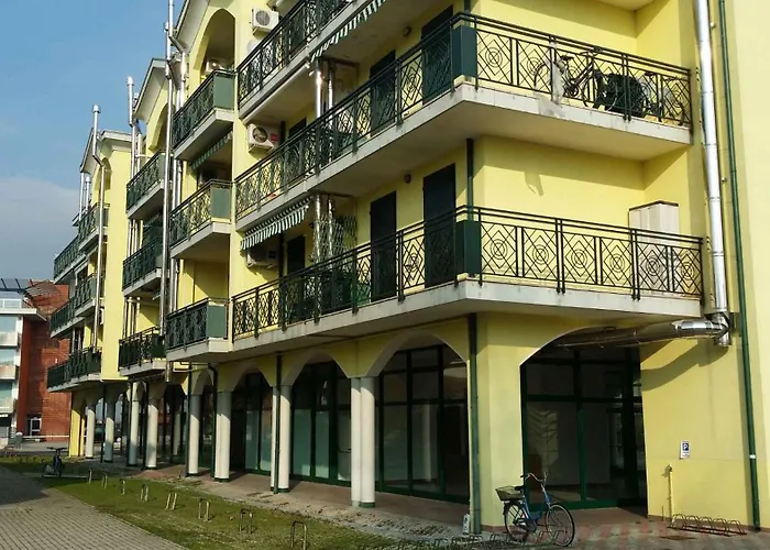 In 53760 Apartment